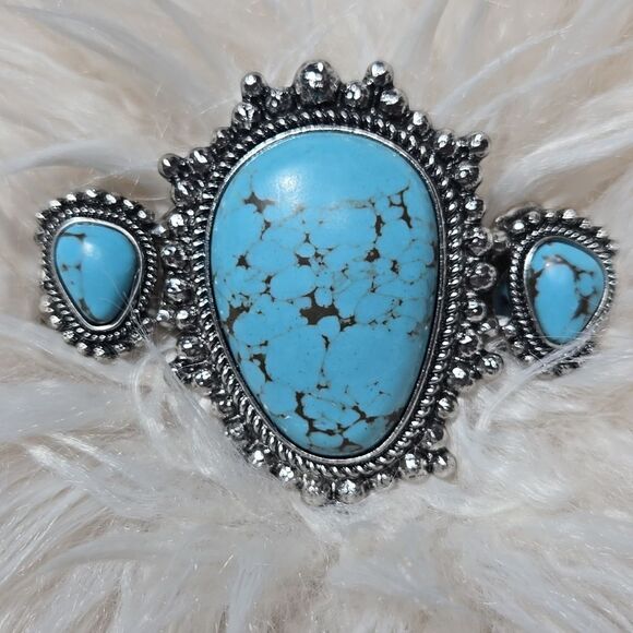 Stretchy faux turqouise fashion bracelet - Picture 11 of 11